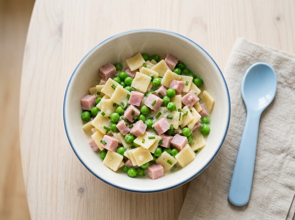 Milde Schinkenfleckerl mit kleinen Erbsen für Kleinkinder